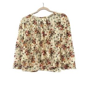 ⭐️ LevelEight small cropped laced floral top